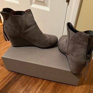 gray boots. worn a few times.